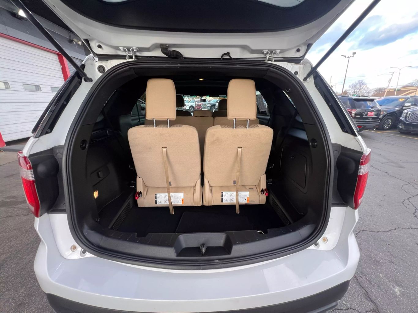 2016 Ford Explorer - Image 22