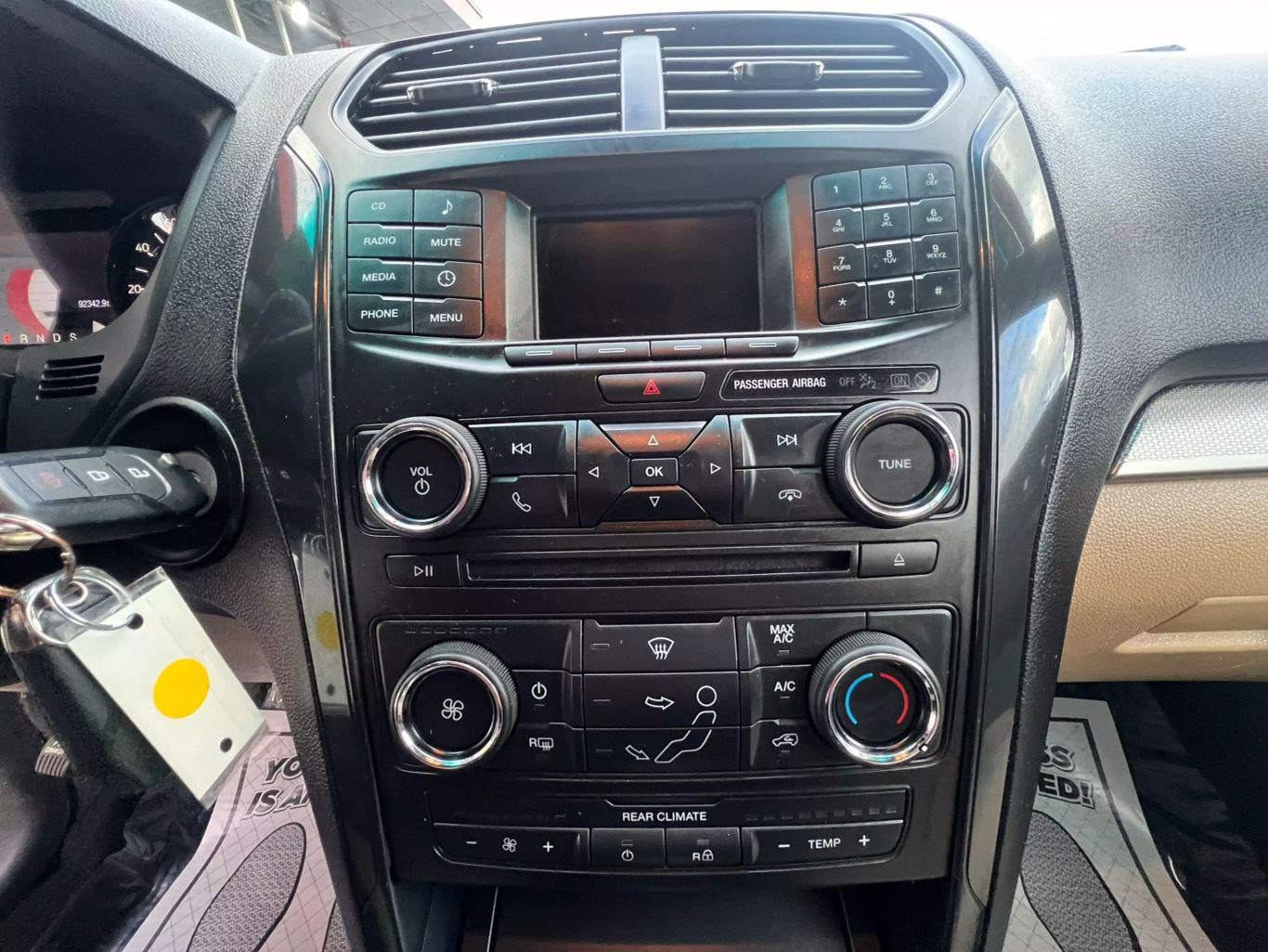 2016 Ford Explorer - Image 27