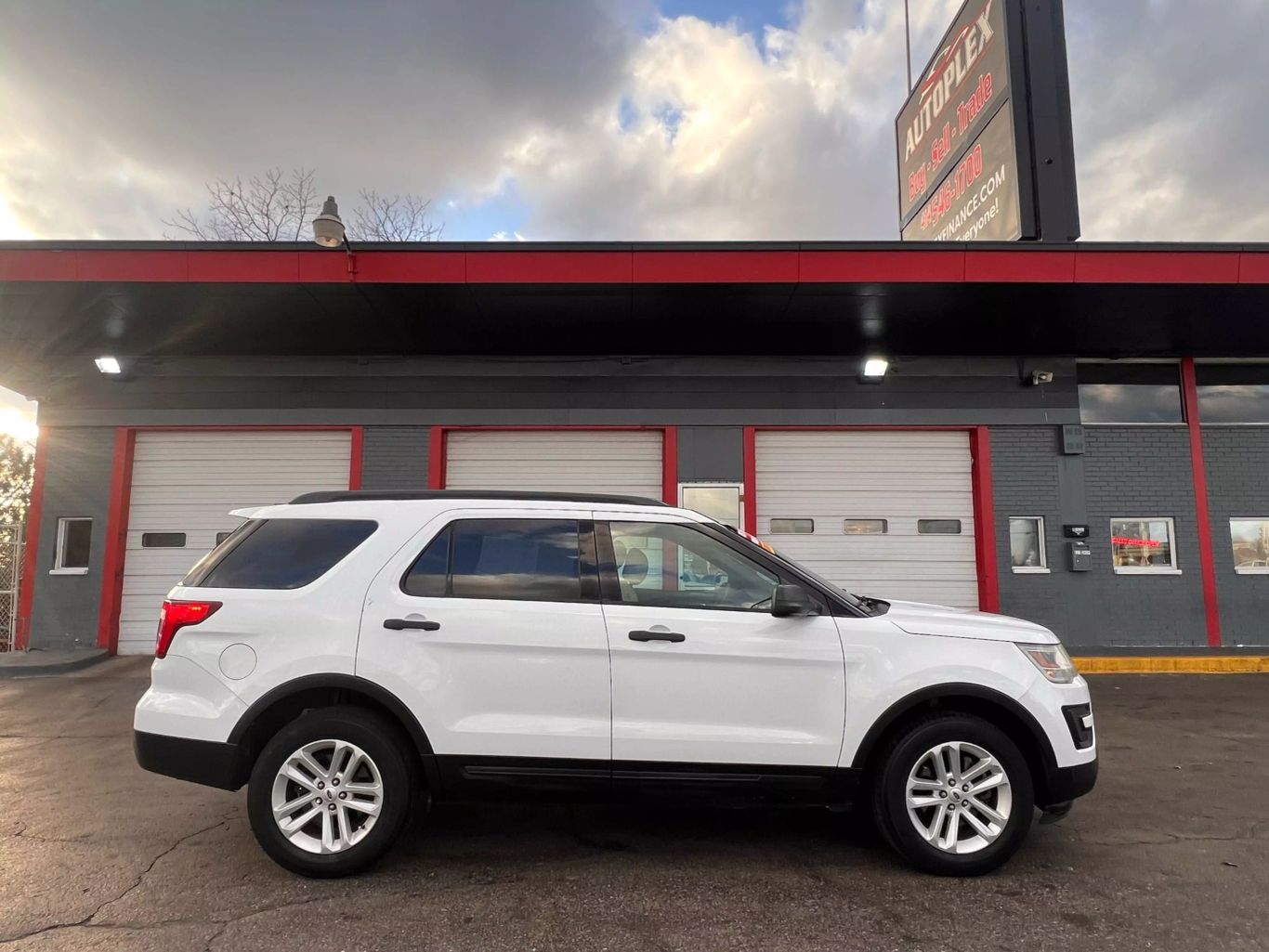 2016 Ford Explorer - Image 1