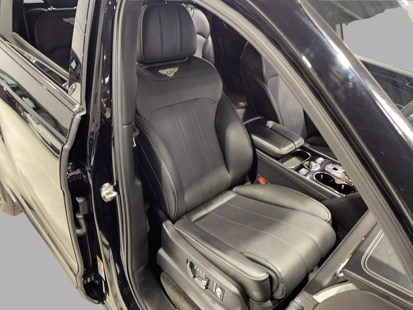 2019 BENTLEY BENTAYGA SUV V8, TWIN TURBO, 4.0 LITER V8 SPORT UTILITY 4D