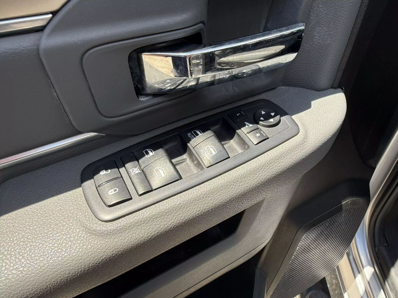 2019 RAM 1500 CLASSIC CREW CAB PICKUP V8, HEMI, 5.7 LITER BIG HORN PICKUP 4D 5 1/2 FT