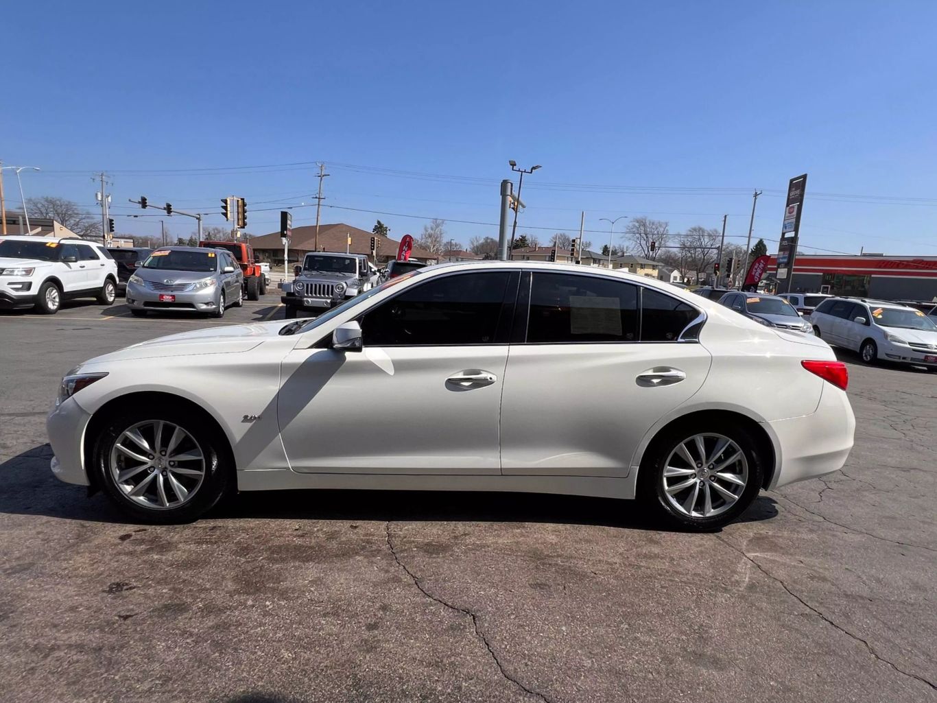 2017 Infiniti Q50 - Image 9