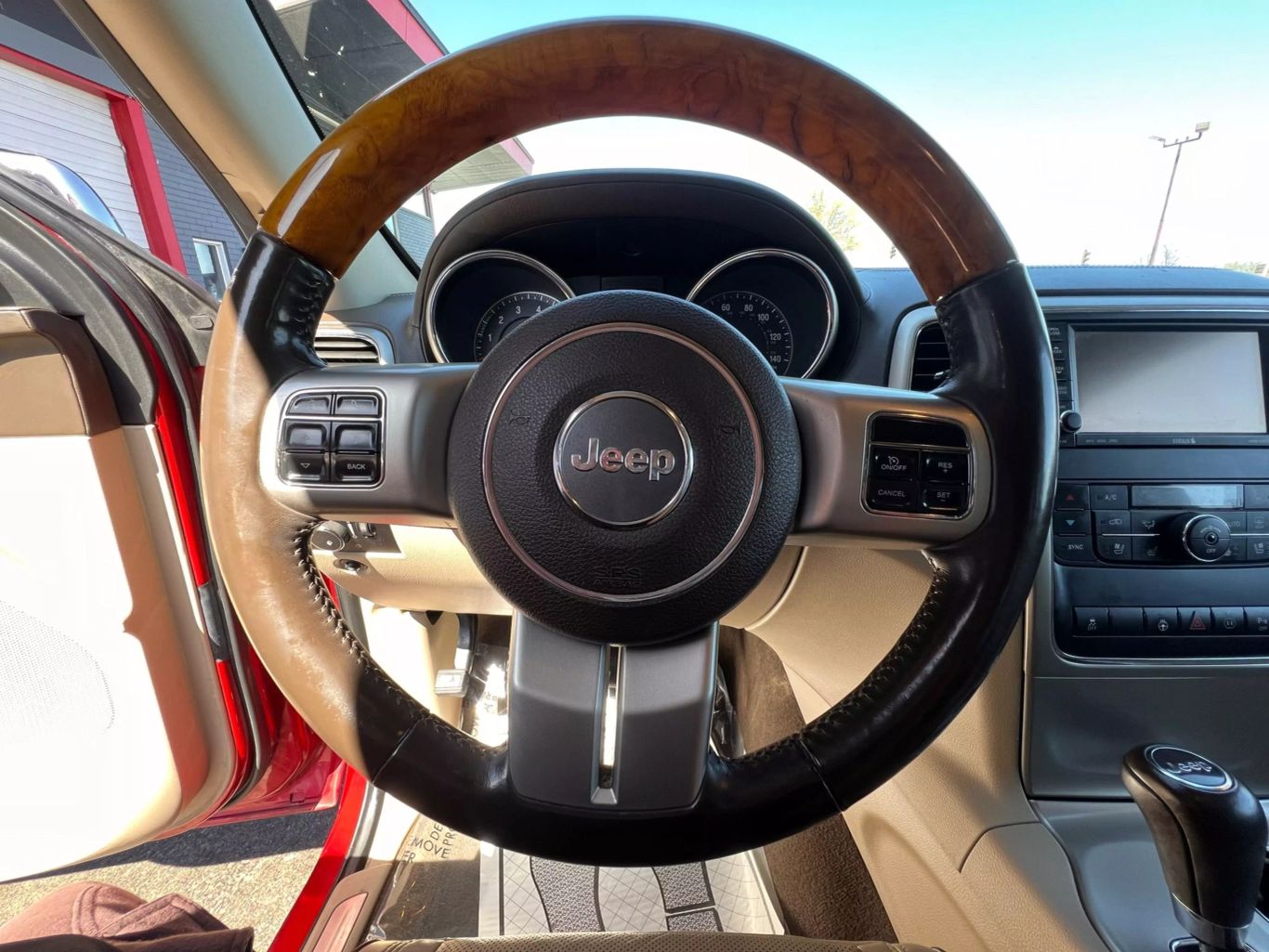 2011 Jeep Grand Cherokee - Image 16