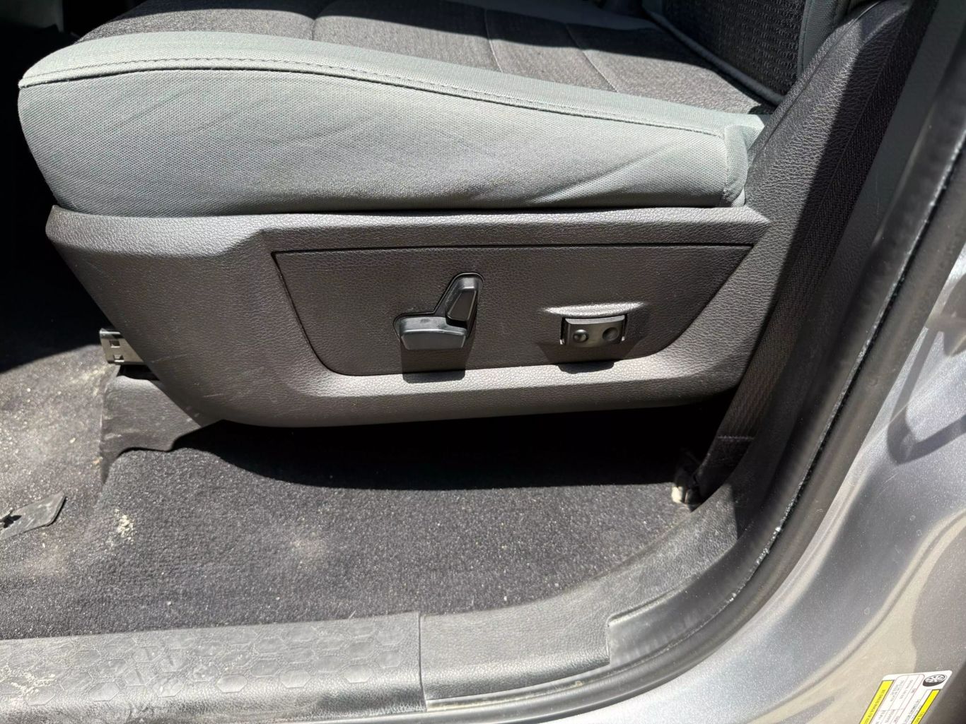 2019 RAM 1500 CLASSIC CREW CAB PICKUP V8, HEMI, 5.7 LITER BIG HORN PICKUP 4D 5 1/2 FT