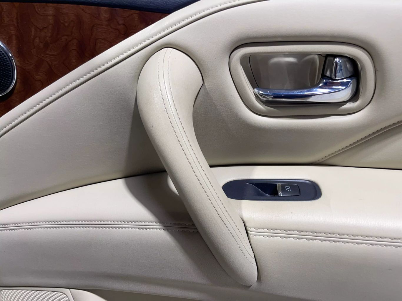 2019 INFINITI QX80 SUV V8, 5.6 LITER LUXE SPORT UTILITY 4D