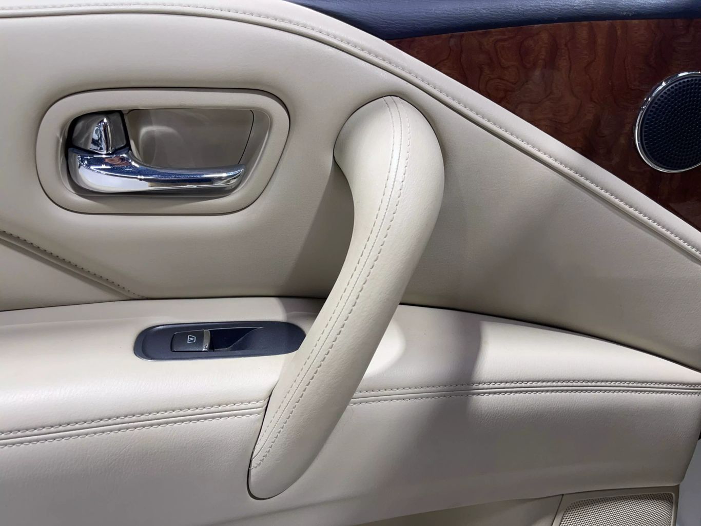 2019 INFINITI QX80 SUV V8, 5.6 LITER LUXE SPORT UTILITY 4D