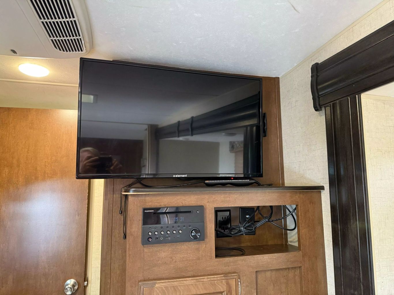 2018 VENTURE RV SONIC - - SN220VRB