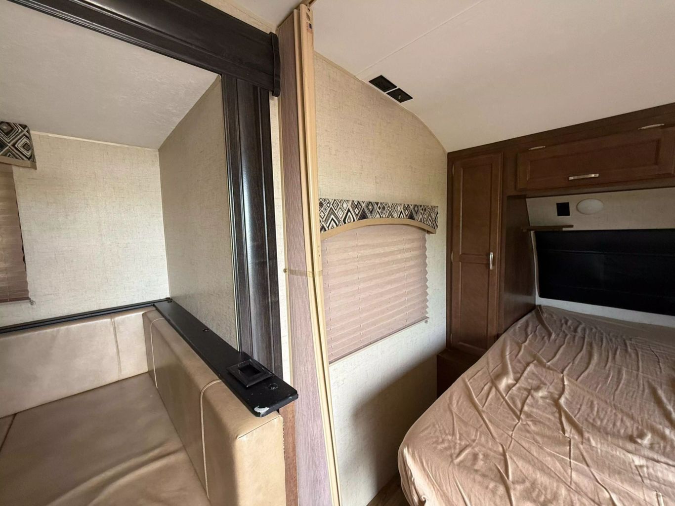 2018 VENTURE RV SONIC - - SN220VRB