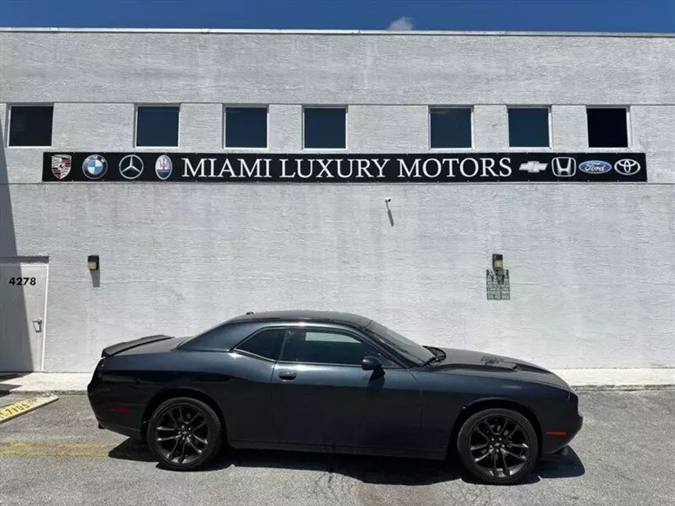 2018 Dodge Challenger SXT's photo