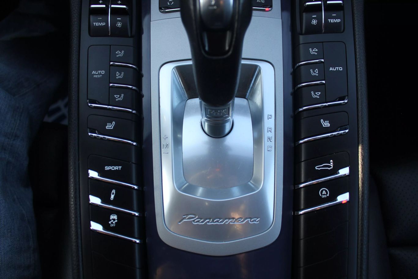2012 Porsche Panamera 4 Sedan 4d - Image 33