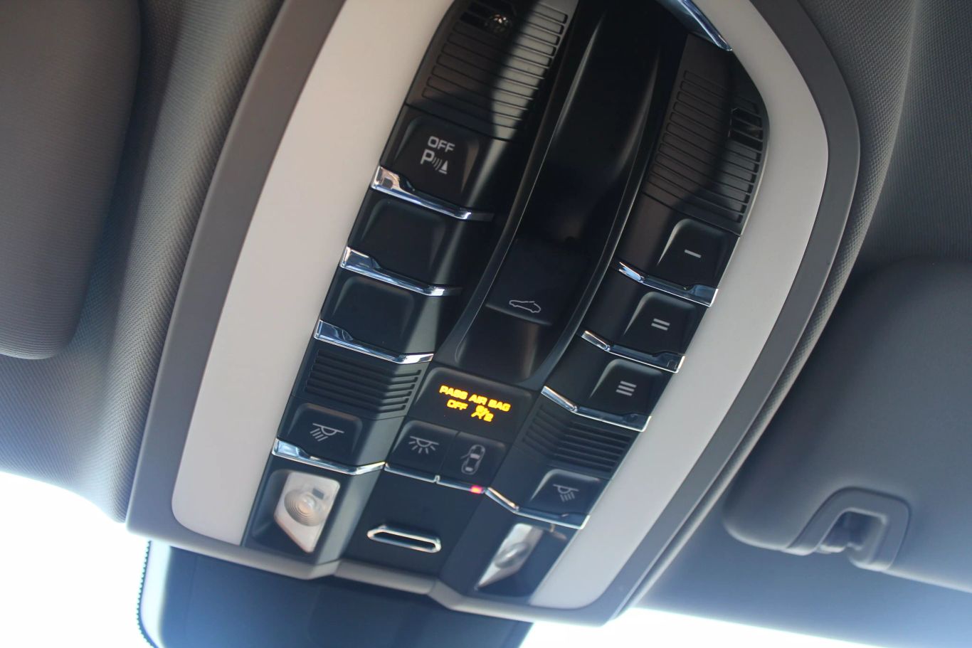2012 Porsche Panamera 4 Sedan 4d - Image 36