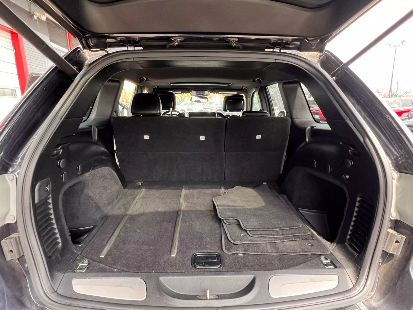 2015 Jeep Grand Cherokee - Image 13