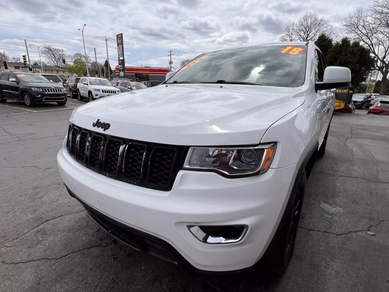 2018 Jeep Grand Cherokee - Image 5