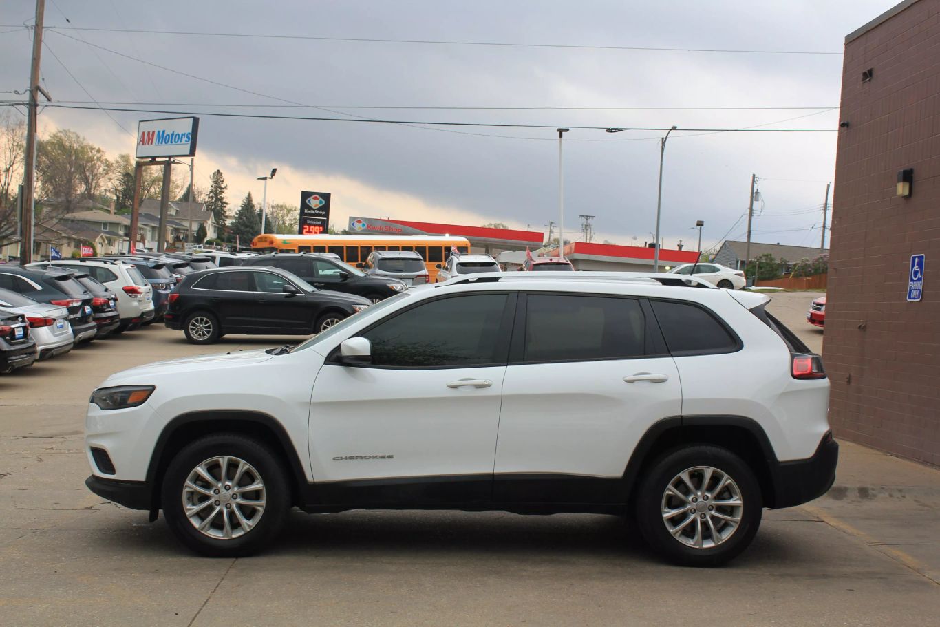 2021 Jeep Cherokee Latitude Sport Utility 4d - Image 4