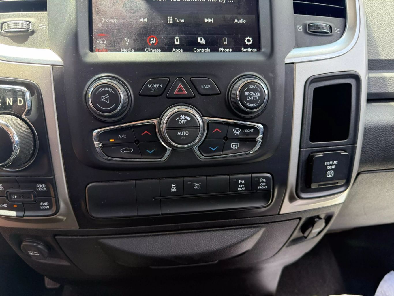 2019 RAM 1500 CLASSIC CREW CAB PICKUP V8, HEMI, 5.7 LITER BIG HORN PICKUP 4D 5 1/2 FT
