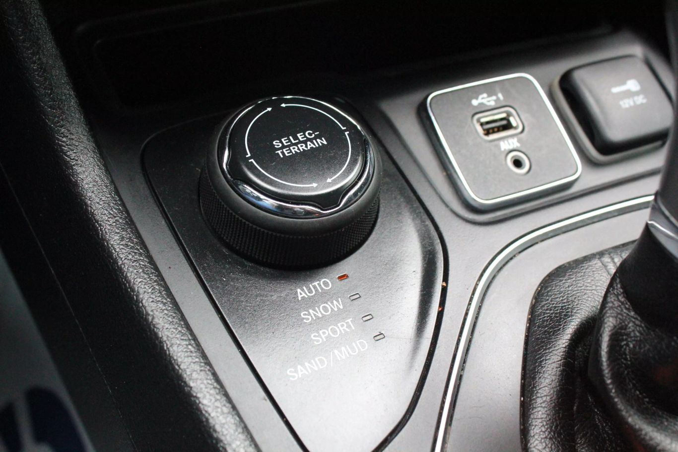 2021 Jeep Cherokee Latitude Sport Utility 4d - Image 20