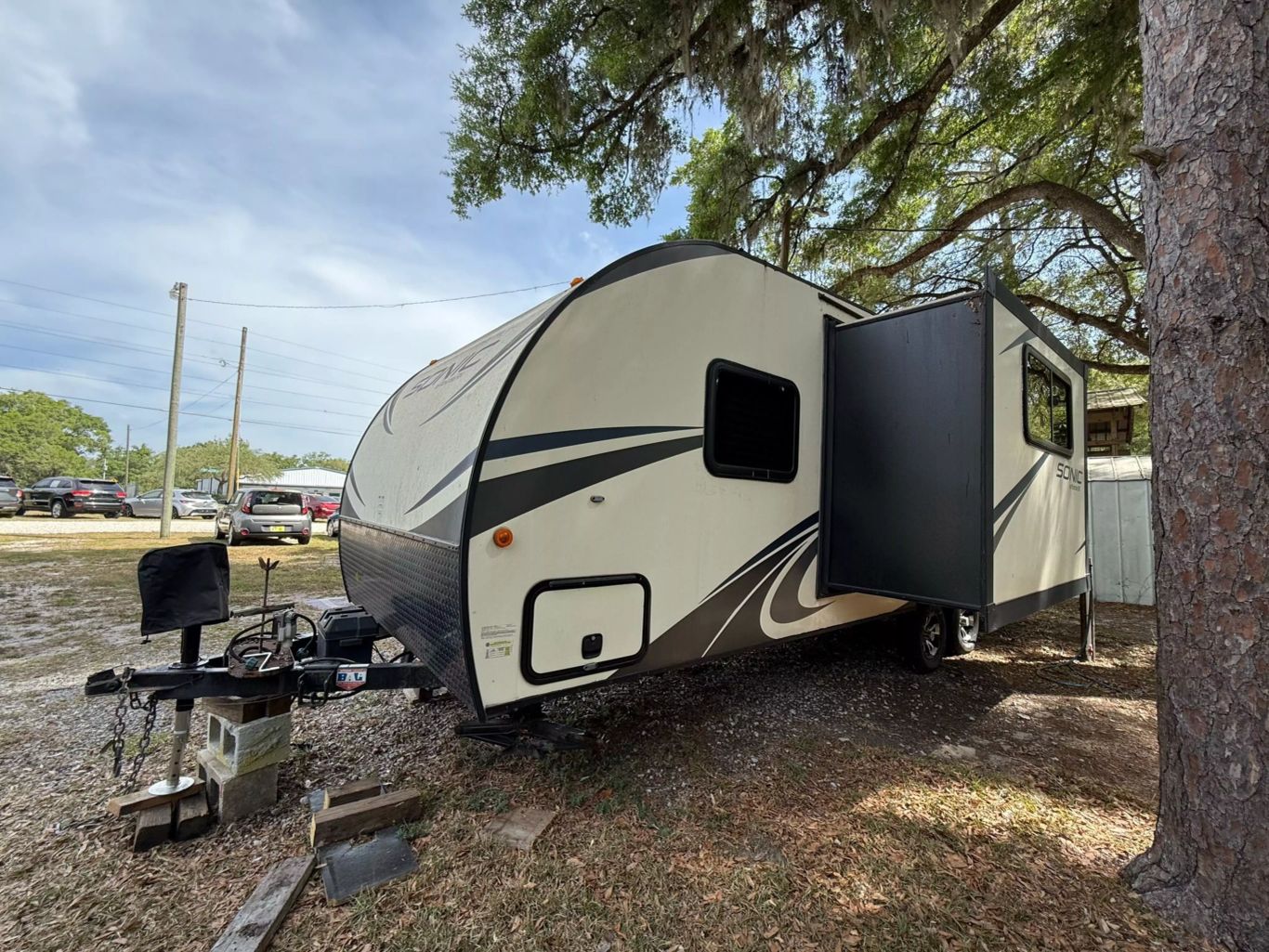2018 VENTURE RV SONIC - - SN220VRB