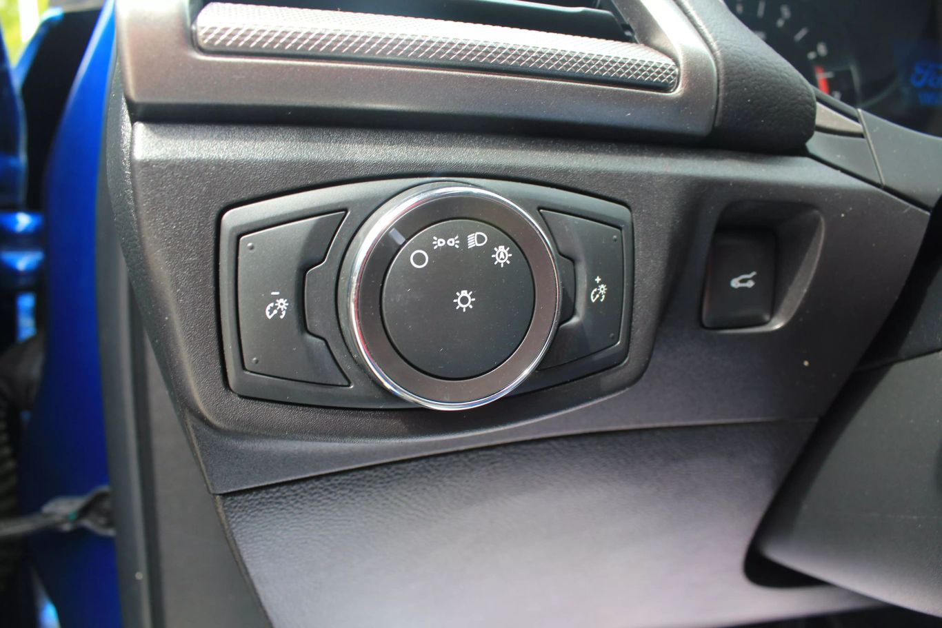 2018 Ford Fusion S Sedan 4d - Image 29