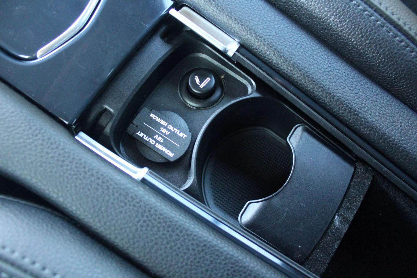 2012 Porsche Panamera 4 Sedan 4d - Image 27