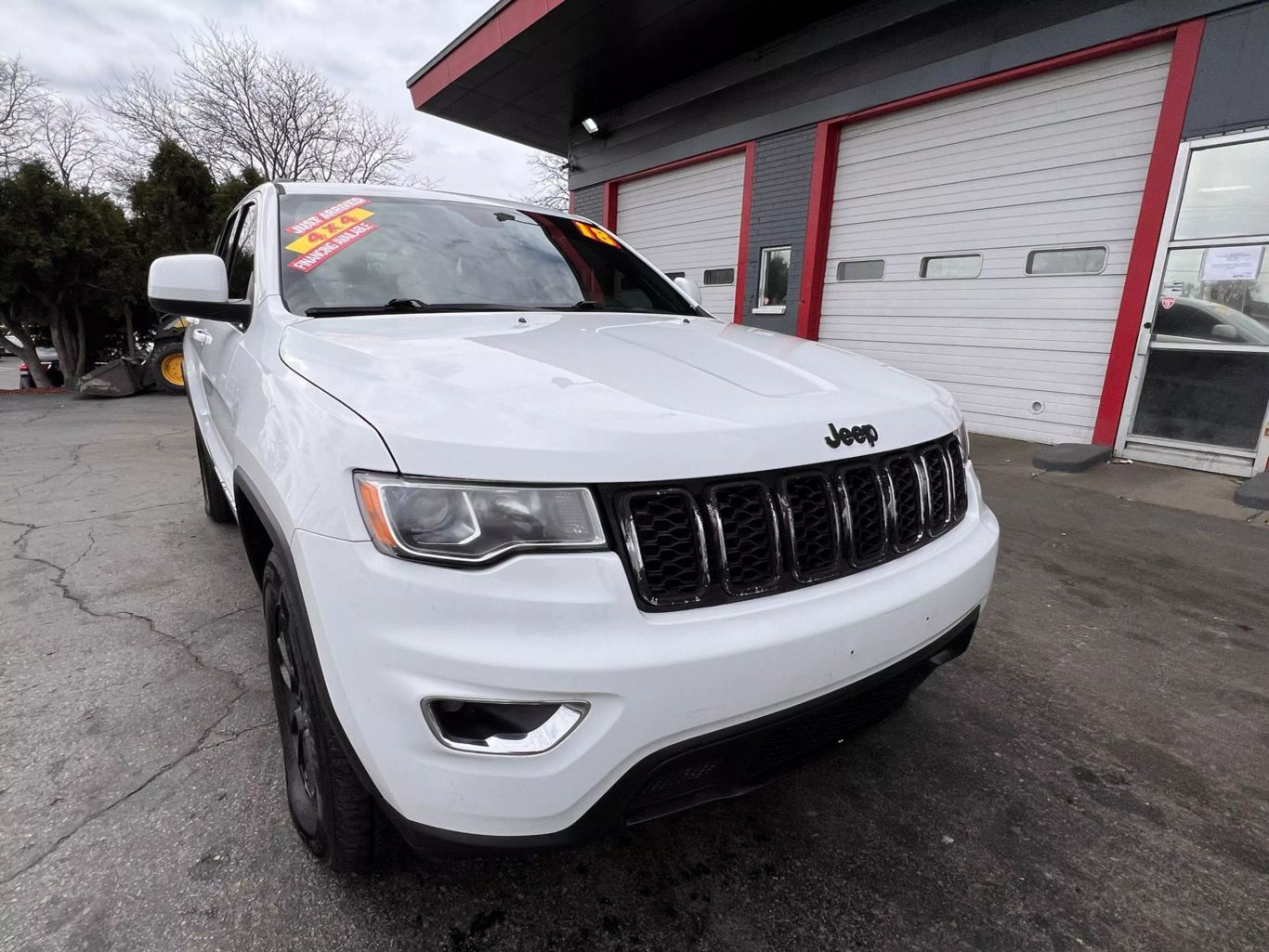 2018 Jeep Grand Cherokee - Image 3