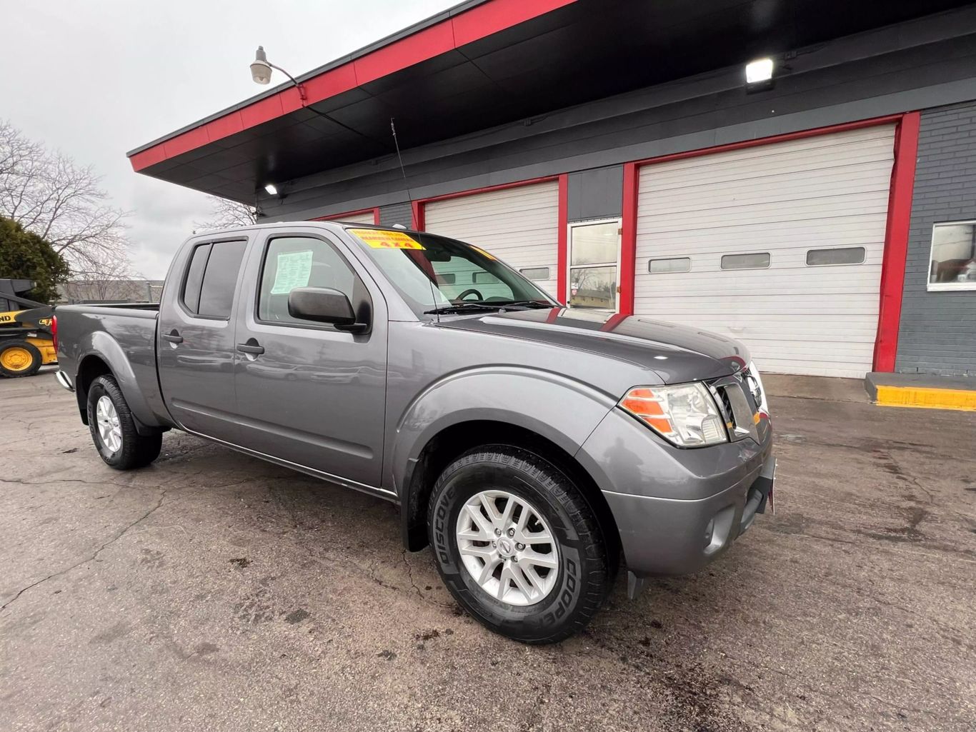 2018 Nissan Frontier Crew Cab - Image 2