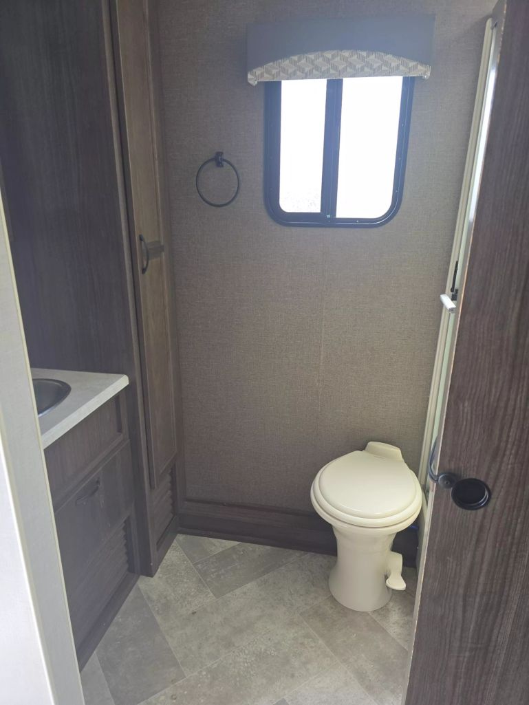 2021 WINNEBAGO VOYAGE - - 2427RB