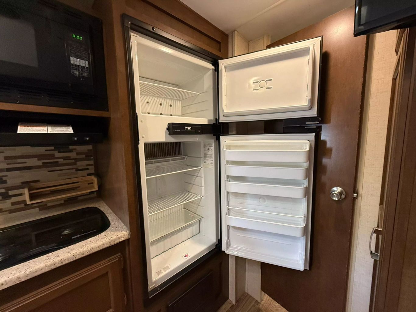 2018 VENTURE RV SONIC - - SN220VRB