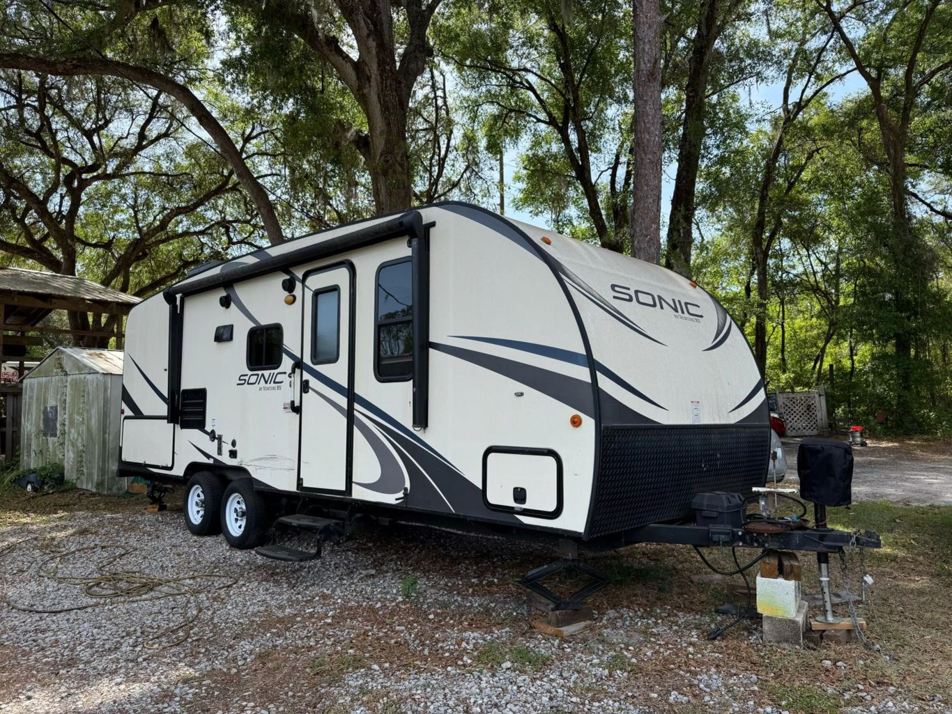2018 VENTURE RV SONIC - - SN220VRB