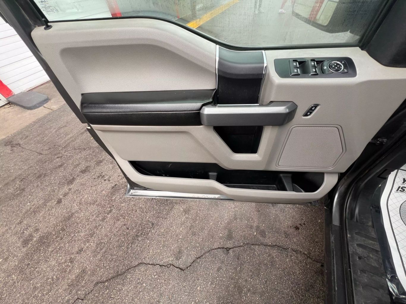 2015 Ford F150 Supercrew Cab - Image 21