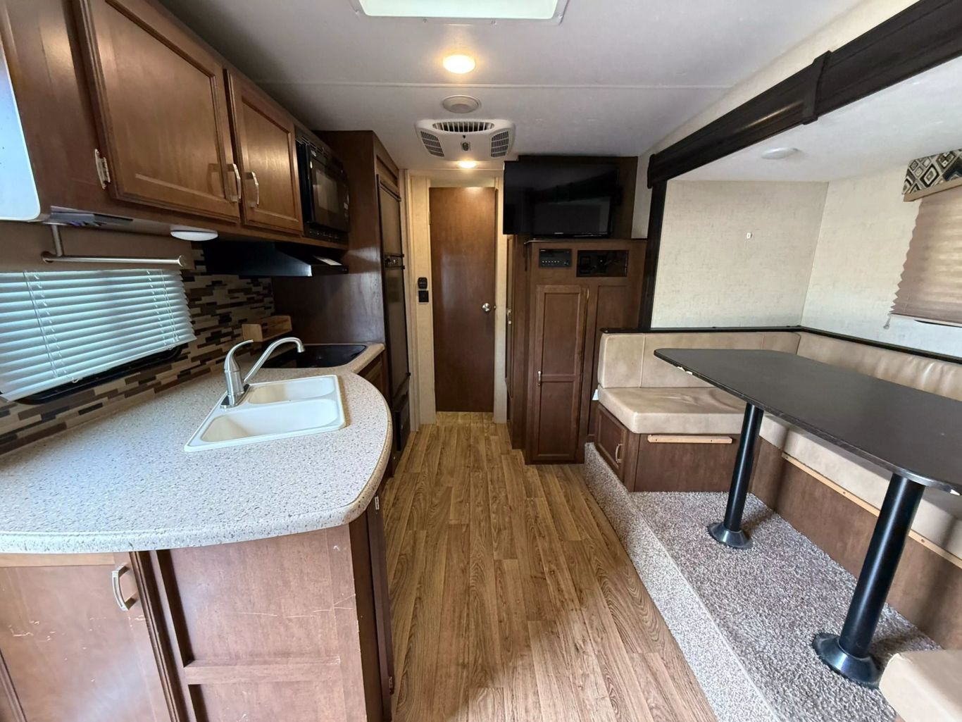 2018 VENTURE RV SONIC - - SN220VRB