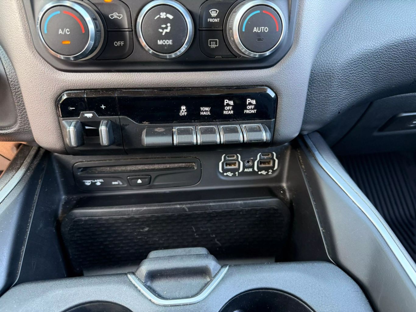 2019 RAM 1500 CREW CAB PICKUP V8, HEMI, ETORQUE, 5.7 LITER BIG HORN PICKUP 4D 6 1/3 FT
