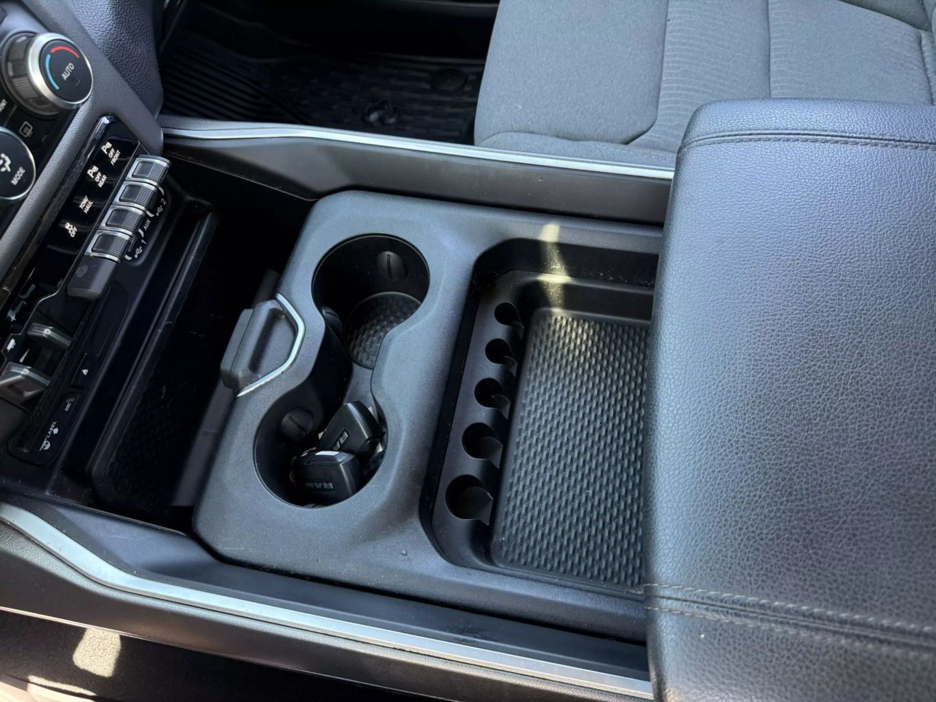 2019 RAM 1500 CREW CAB PICKUP V8, HEMI, ETORQUE, 5.7 LITER BIG HORN PICKUP 4D 6 1/3 FT