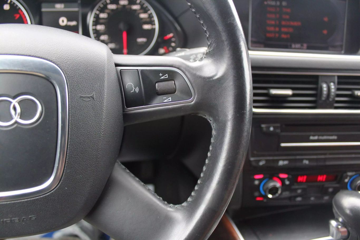 2012 Audi Q5 2.0t Quattro Premium Sport Utility 4d - Image 26