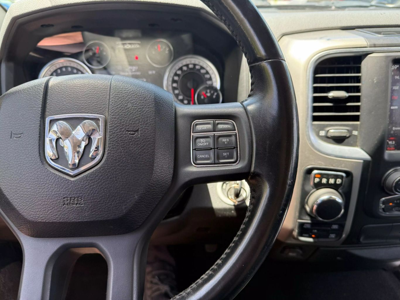 2019 RAM 1500 CLASSIC CREW CAB PICKUP V8, HEMI, 5.7 LITER BIG HORN PICKUP 4D 5 1/2 FT