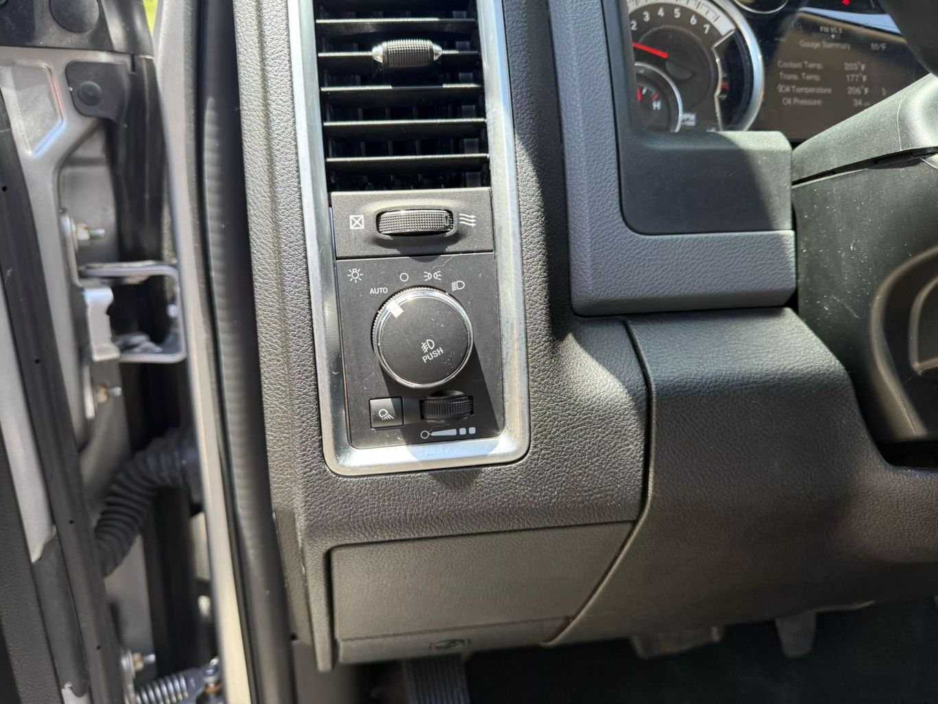 2019 RAM 1500 CLASSIC CREW CAB PICKUP V8, HEMI, 5.7 LITER BIG HORN PICKUP 4D 5 1/2 FT