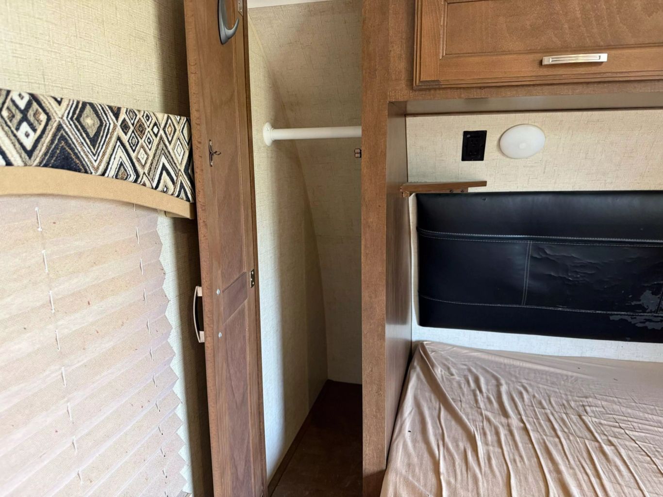 2018 VENTURE RV SONIC - - SN220VRB