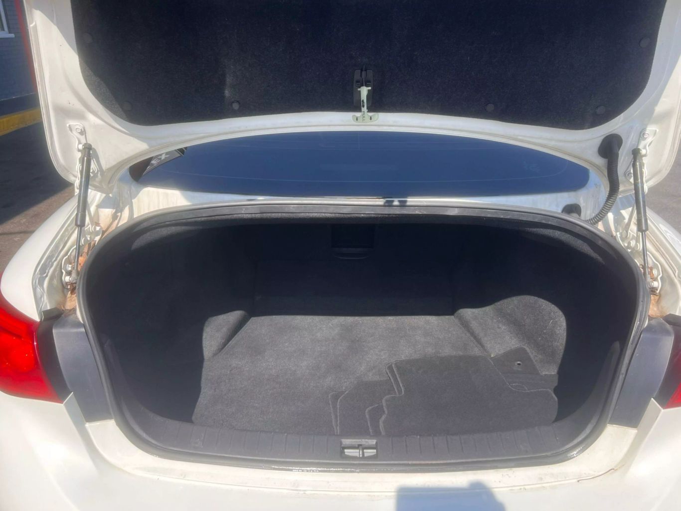 2017 Infiniti Q50 - Image 17