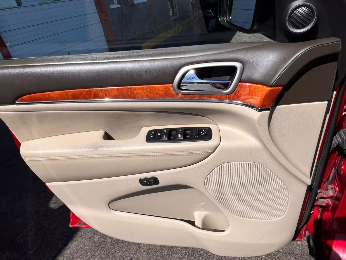 2011 Jeep Grand Cherokee - Image 15