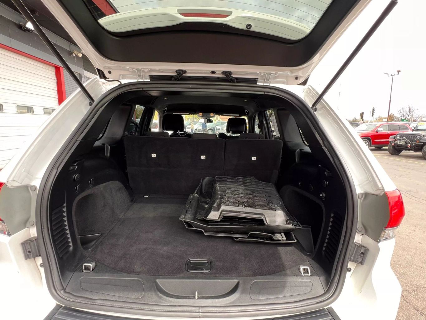 2018 Jeep Grand Cherokee - Image 13