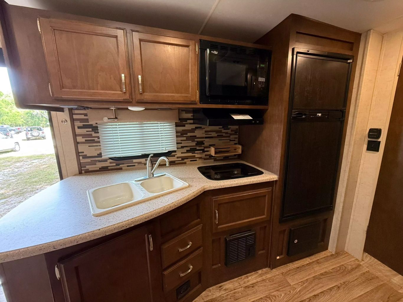 2018 VENTURE RV SONIC - - SN220VRB