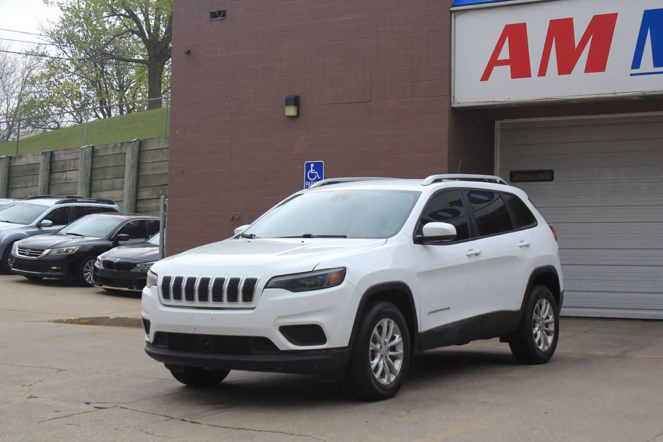 2021 Jeep Cherokee Latitude Sport Utility 4d - Image 3
