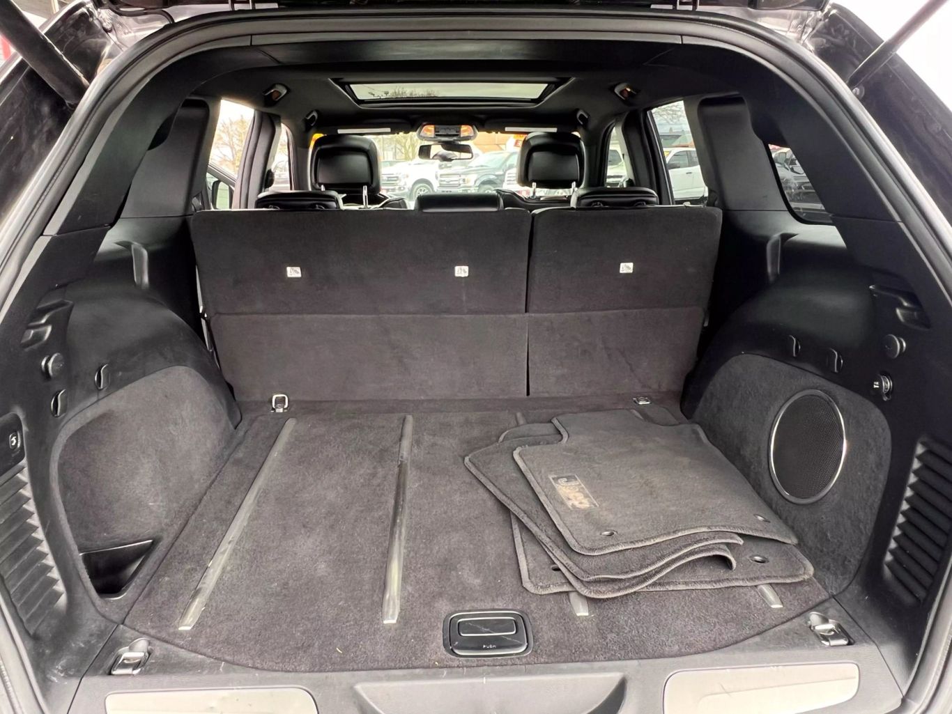 2015 Jeep Grand Cherokee - Image 12