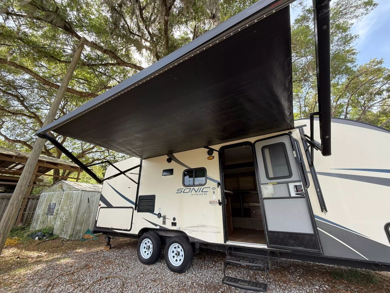 2018 VENTURE RV SONIC - - SN220VRB
