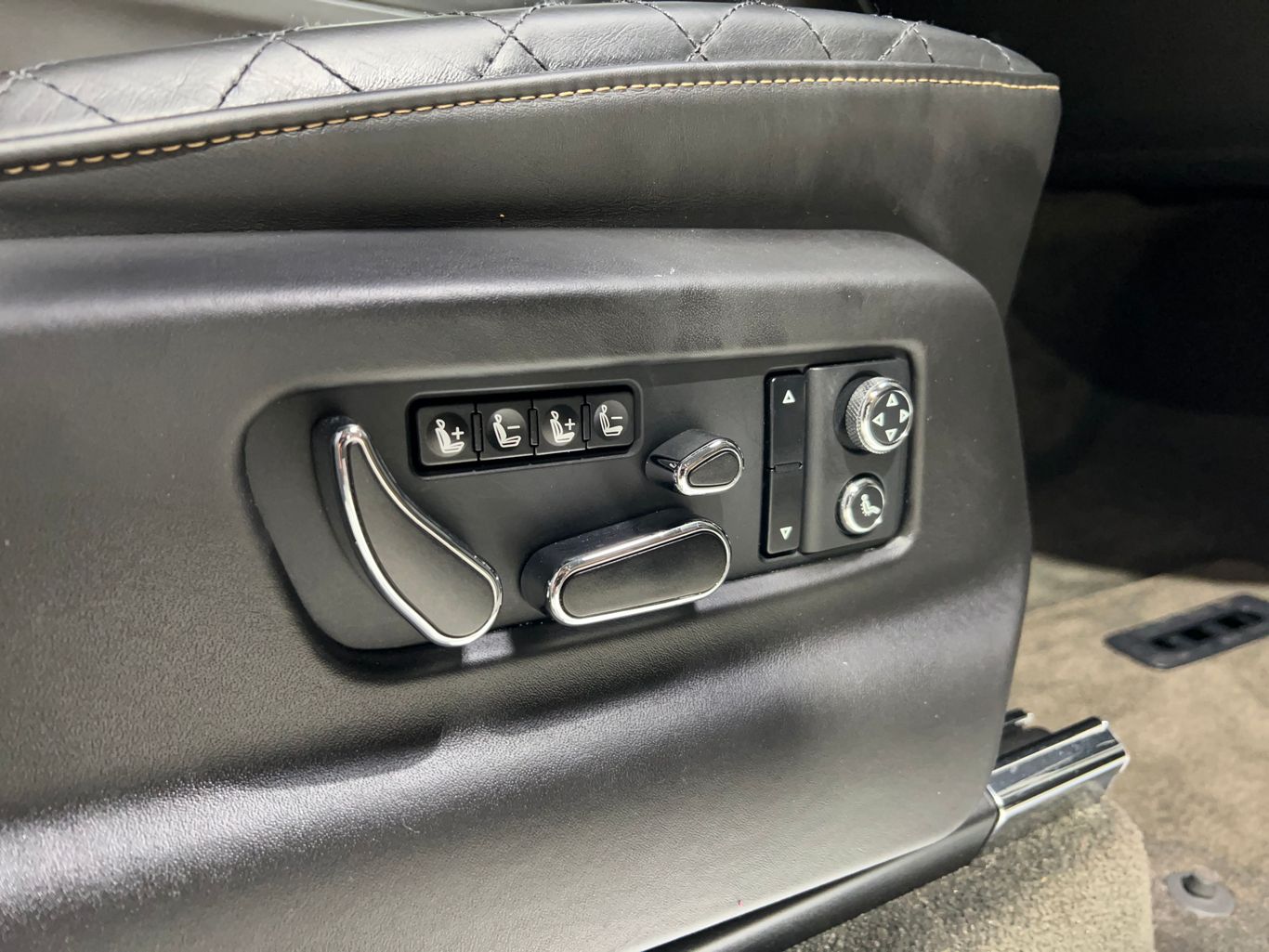 2018 BENTLEY BENTAYGA SEDAN W12, TWIN TURBO, 6.0 LITER W12 SIGNATURE SEDAN 4D