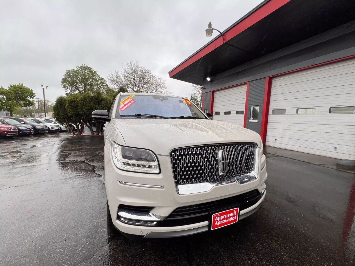 2019 Lincoln Navigator L - Image 3