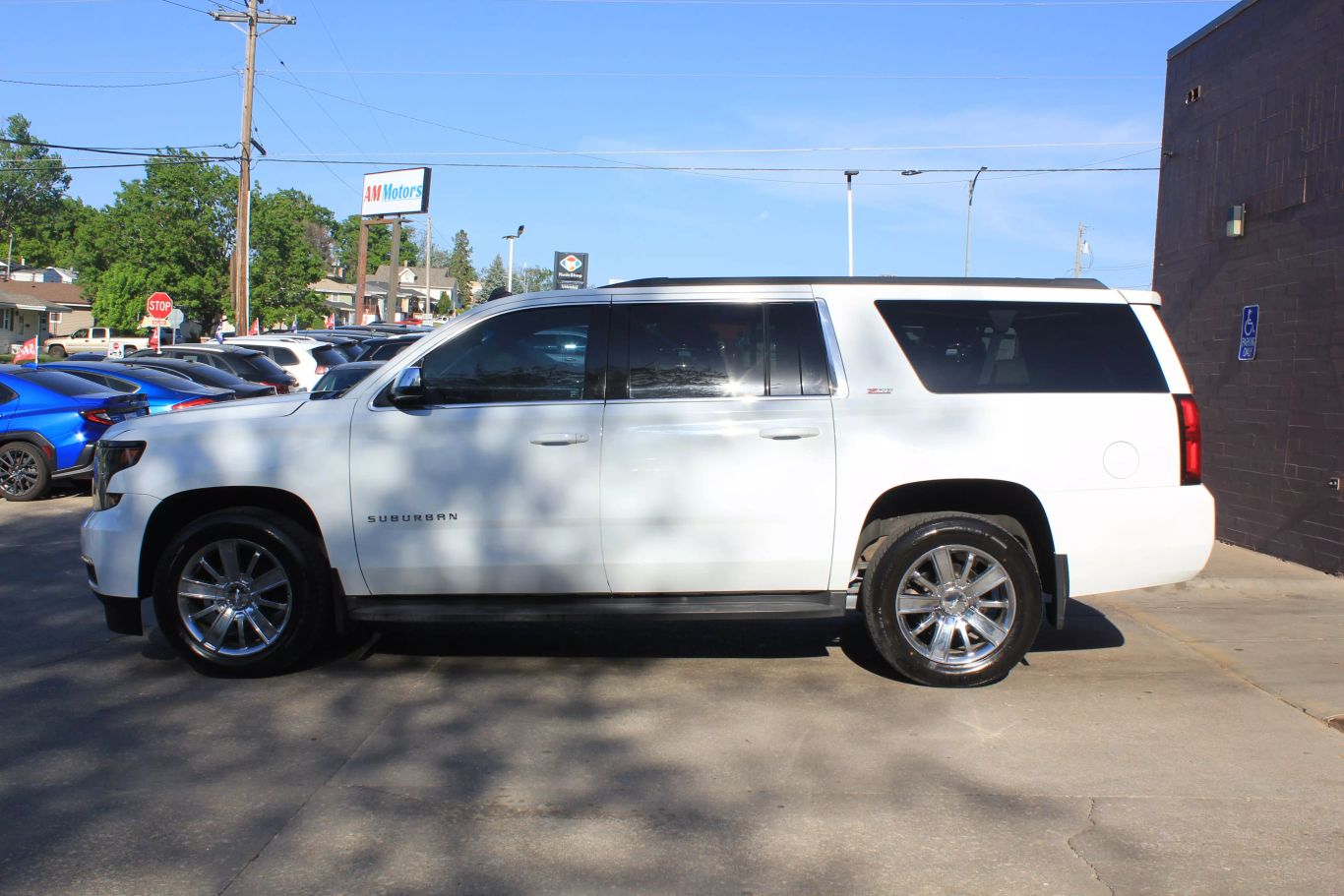 2015 Chevrolet Suburban Lt Sport Utility 4d - Image 4