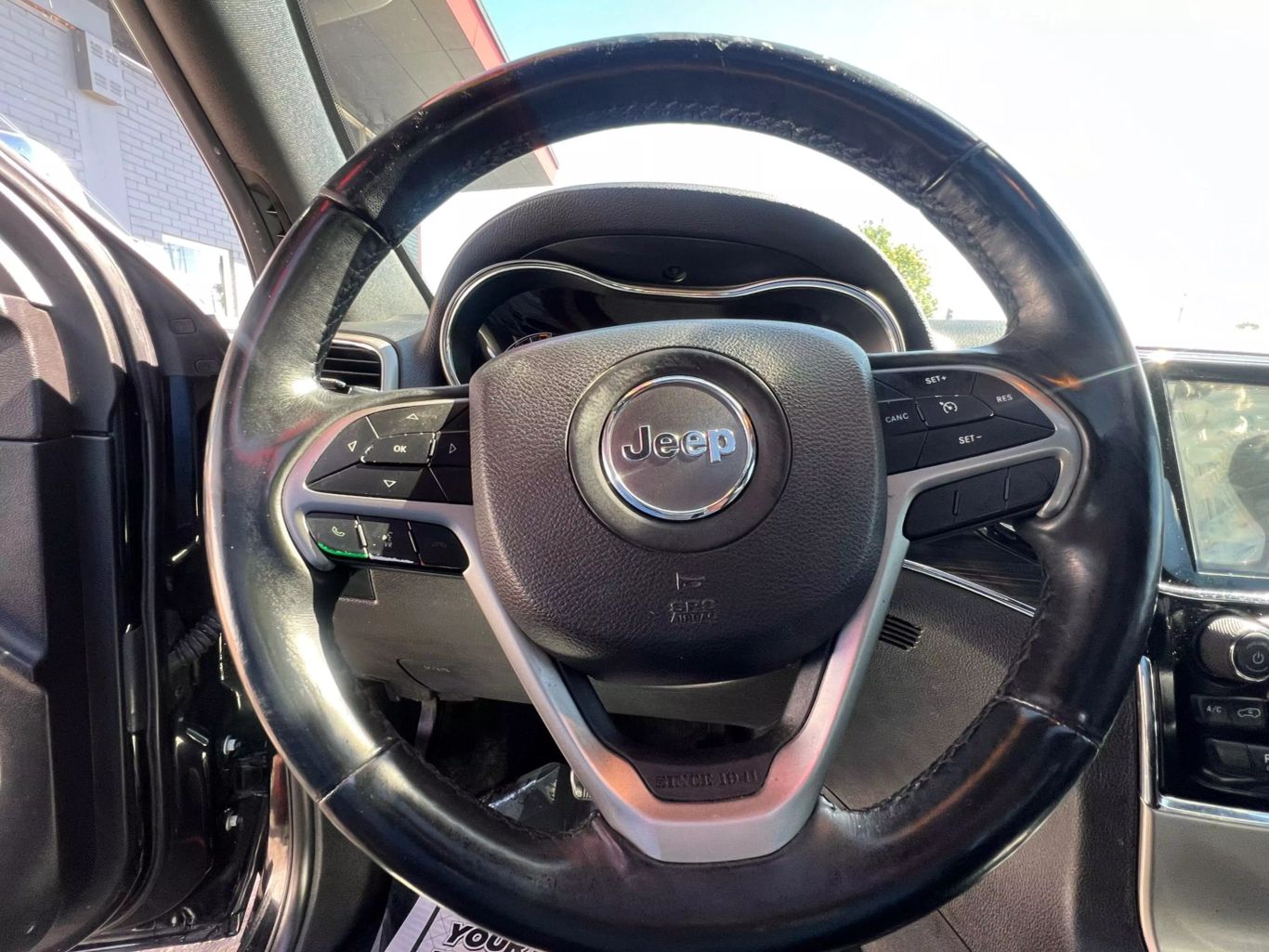 2019 Jeep Grand Cherokee - Image 16