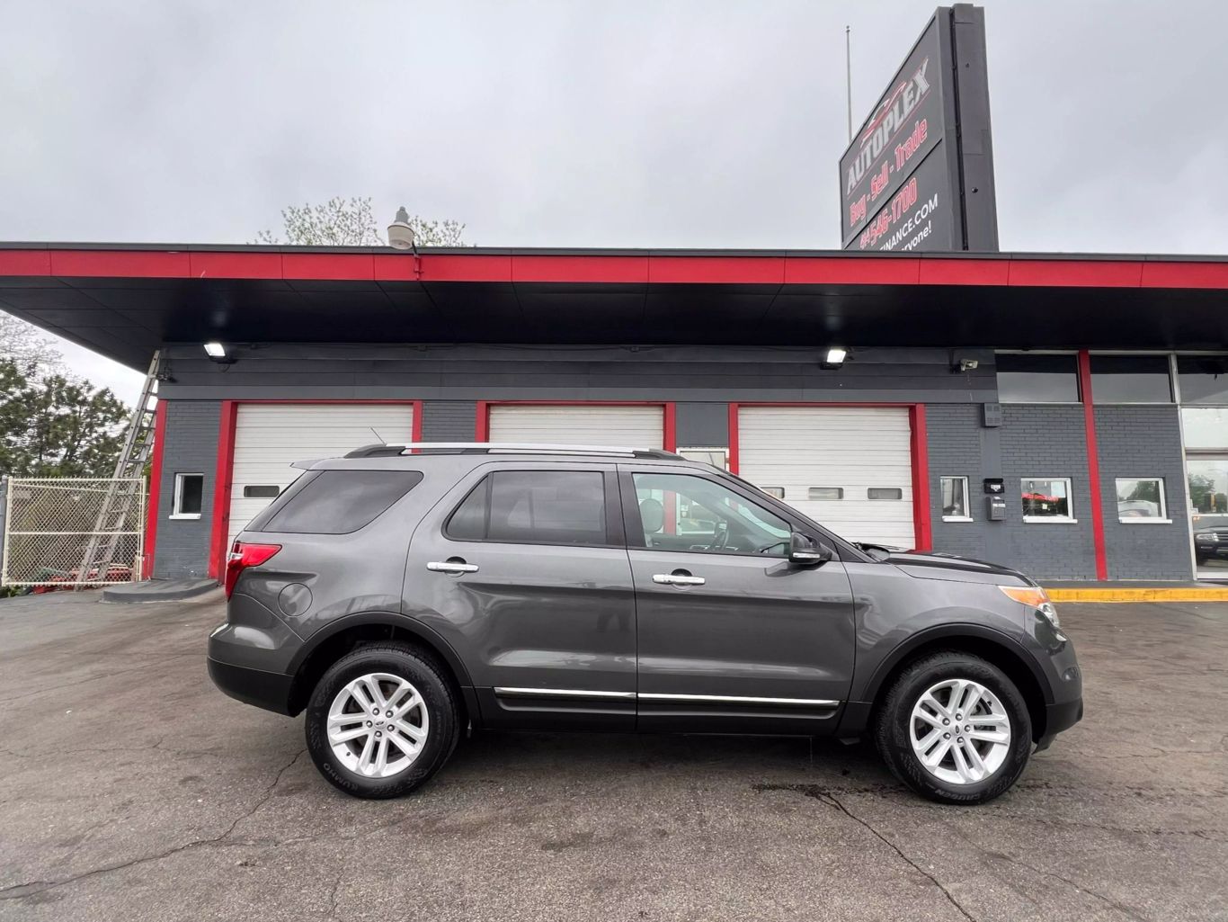 2015 Ford Explorer - Image 1