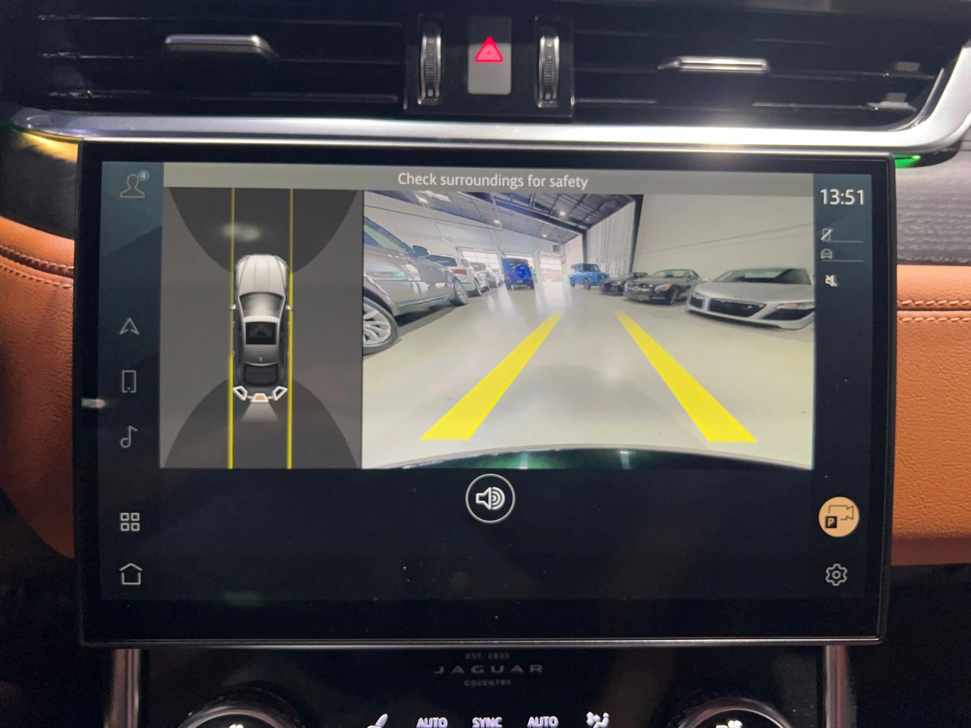 2022 JAGUAR XF SEDAN 4-CYL, TURBO, 2.0 LITER P300 R-DYNAMIC SE SEDAN 4D