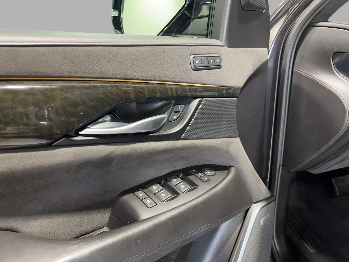 2018 CADILLAC ESCALADE SUV V8, 6.2 LITER PLATINUM SPORT UTILITY 4D